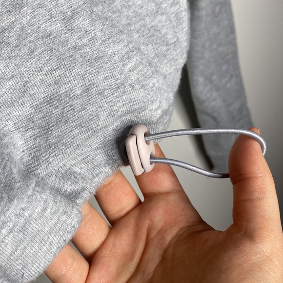 Fila snap sleeve crop sweatshirt in light grey white and red combo size M - Picture 8 of 12